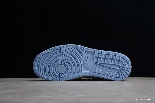 Cheap Blue University DC0774-050 Low Jordan (W) 1 0516